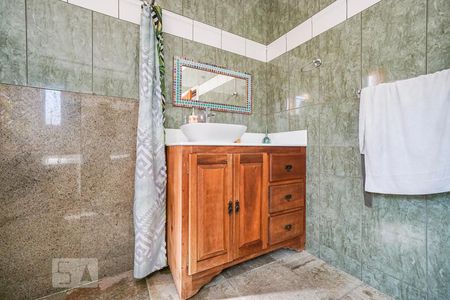 Casa à venda com 238m², 4 quartos e 2 vagas Casa à venda com 238m², 4 quartos e 2 vagasBanheiro social 02