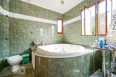 Casa à venda com 238m², 4 quartos e 2 vagas Casa à venda com 238m², 4 quartos e 2 vagasBanheiro social 02