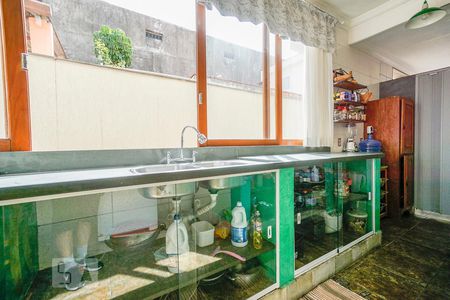 Casa à venda com 238m², 4 quartos e 2 vagas Casa à venda com 238m², 4 quartos e 2 vagasCozinha