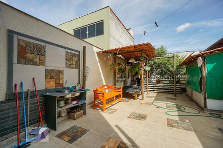 Casa à venda com 238m², 4 quartos e 2 vagas Casa à venda com 238m², 4 quartos e 2 vagasQuintal