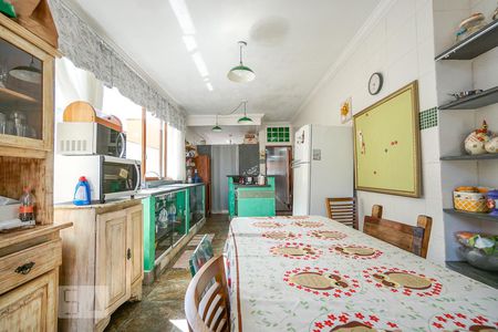 Casa à venda com 238m², 4 quartos e 2 vagas Casa à venda com 238m², 4 quartos e 2 vagasCozinha