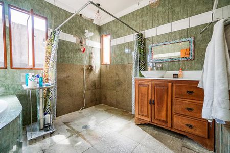 Casa à venda com 238m², 4 quartos e 2 vagas Casa à venda com 238m², 4 quartos e 2 vagasBanheiro social 02