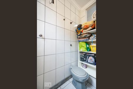 Casa à venda com 238m², 4 quartos e 2 vagas Casa à venda com 238m², 4 quartos e 2 vagasBanheiro de Serviço