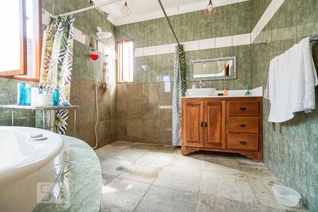 Casa à venda com 238m², 4 quartos e 2 vagas Casa à venda com 238m², 4 quartos e 2 vagasBanheiro social 02