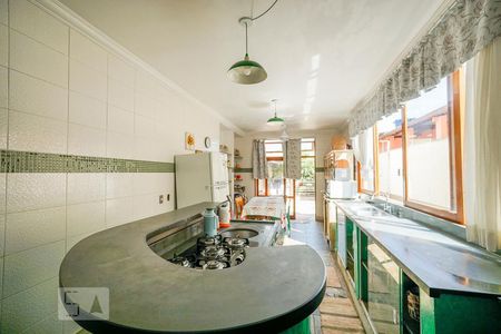 Casa à venda com 238m², 4 quartos e 2 vagas Casa à venda com 238m², 4 quartos e 2 vagasCozinha