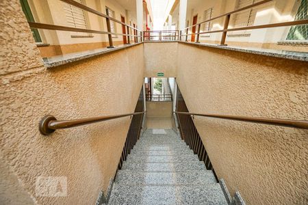 Apartamento à venda com 50m², 2 quartos e sem vagaEscada