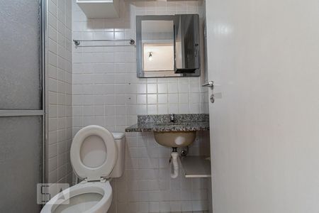 Banheiro de apartamento para alugar com 1 quarto, 28m² em Vila Buarque, São Paulo