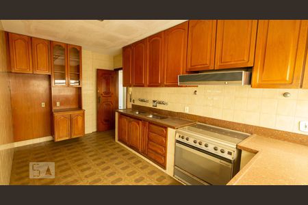 Casa à venda com 450m², 5 quartos e 4 vagas Casa à venda com 450m², 5 quartos e 4 vagasCozinha