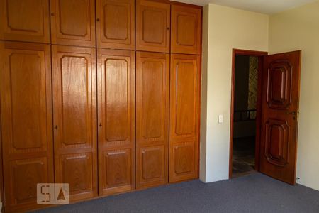 Casa à venda com 450m², 5 quartos e 4 vagas Casa à venda com 450m², 5 quartos e 4 vagasquarto 3