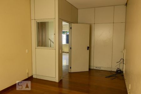 Casa à venda com 450m², 5 quartos e 4 vagas Casa à venda com 450m², 5 quartos e 4 vagasQuarto 1