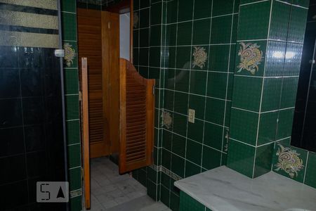Casa à venda com 450m², 5 quartos e 4 vagas Casa à venda com 450m², 5 quartos e 4 vagasBanheiro
