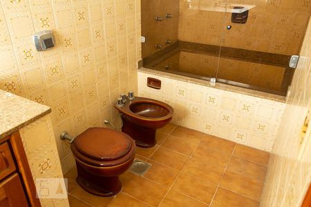 Casa à venda com 450m², 5 quartos e 4 vagas Casa à venda com 450m², 5 quartos e 4 vagasbanheiro da suíte