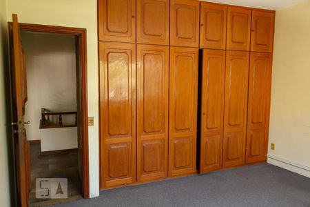 Casa à venda com 450m², 5 quartos e 4 vagas Casa à venda com 450m², 5 quartos e 4 vagasarmário do quarto