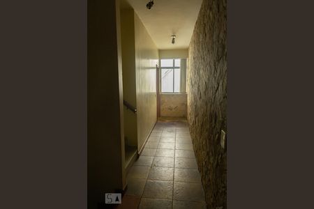 Casa à venda com 450m², 5 quartos e 4 vagas Casa à venda com 450m², 5 quartos e 4 vagascorredor para o banheiro