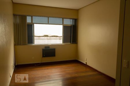 Casa à venda com 450m², 5 quartos e 4 vagas Casa à venda com 450m², 5 quartos e 4 vagasQuarto 1