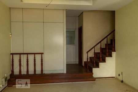 Casa à venda com 450m², 5 quartos e 4 vagas Casa à venda com 450m², 5 quartos e 4 vagasSala