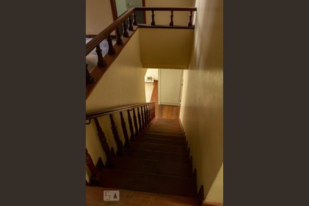 Casa à venda com 450m², 5 quartos e 4 vagas Casa à venda com 450m², 5 quartos e 4 vagasescada