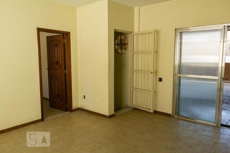 Casa à venda com 450m², 5 quartos e 4 vagas Casa à venda com 450m², 5 quartos e 4 vagassala do quarto andar