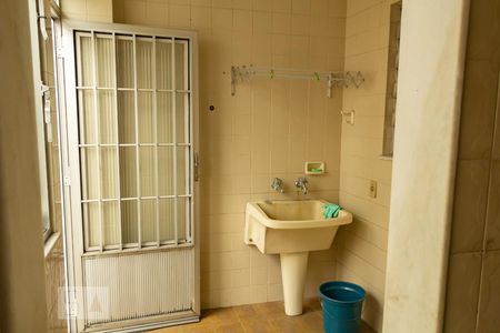 Casa à venda com 450m², 5 quartos e 4 vagas Casa à venda com 450m², 5 quartos e 4 vagasÁrea de Serviço