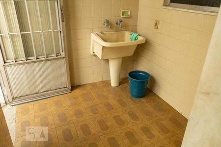 Casa à venda com 450m², 5 quartos e 4 vagas Casa à venda com 450m², 5 quartos e 4 vagasÁrea de Serviço