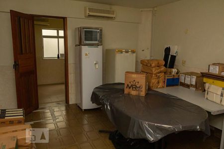 Casa à venda com 450m², 5 quartos e 4 vagas Casa à venda com 450m², 5 quartos e 4 vagaspossui uma sala ao lado da garagem
