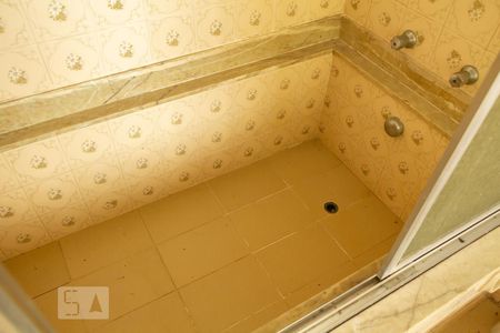 Casa à venda com 450m², 5 quartos e 4 vagas Casa à venda com 450m², 5 quartos e 4 vagasbanheira