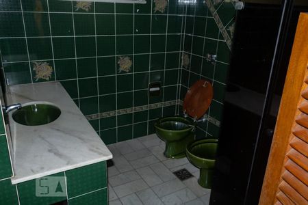 Casa à venda com 450m², 5 quartos e 4 vagas Casa à venda com 450m², 5 quartos e 4 vagasBanheiro