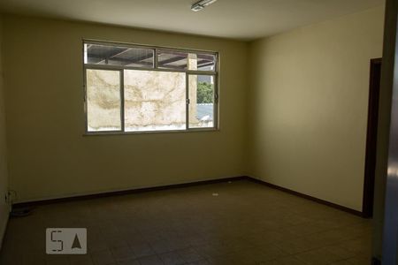Casa à venda com 450m², 5 quartos e 4 vagas Casa à venda com 450m², 5 quartos e 4 vagassala do quarto andar