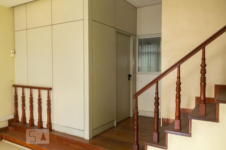 Casa à venda com 450m², 5 quartos e 4 vagas Casa à venda com 450m², 5 quartos e 4 vagasSala