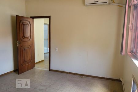 Casa à venda com 450m², 5 quartos e 4 vagas Casa à venda com 450m², 5 quartos e 4 vagasquarto 5 suíte