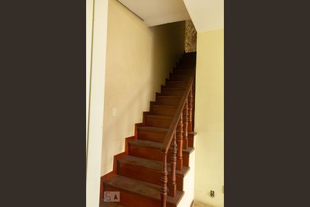 Casa à venda com 450m², 5 quartos e 4 vagas Casa à venda com 450m², 5 quartos e 4 vagasescada