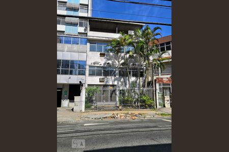 Casa à venda com 450m², 5 quartos e 4 vagas Casa à venda com 450m², 5 quartos e 4 vagasfachada da casa