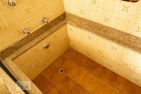 Casa à venda com 450m², 5 quartos e 4 vagas Casa à venda com 450m², 5 quartos e 4 vagaspossui banheira