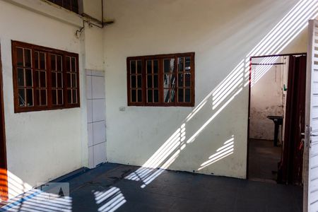 Casa à venda com 110m², 2 quartos e 1 vaga Casa à venda com 110m², 2 quartos e 1 vagaFachada