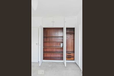 Apartamento à venda com 85m², 2 quartos e 1 vagaQuarto 01 Armário