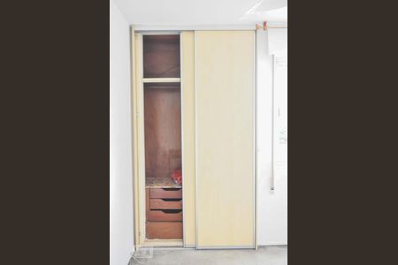 Apartamento à venda com 85m², 2 quartos e 1 vagaQuarto 02 - Armário