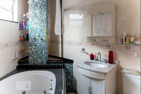 Casa à venda com 480m², 7 quartos e 4 vagas Casa à venda com 480m², 7 quartos e 4 vagasBanheiro da Suite 1