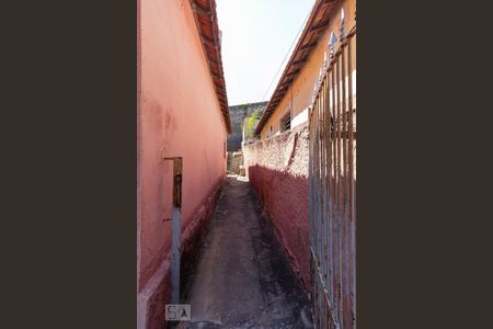 Casa à venda com 90m², 2 quartos e 2 vagasEntrada Lateral