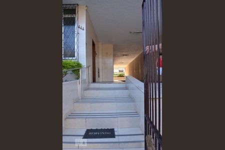 Apartamento à venda com 50m², 1 quarto e sem vagaEscada da entrada