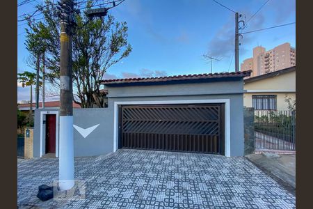 Casa à venda com 200m², 3 quartos e 3 vagasFachada