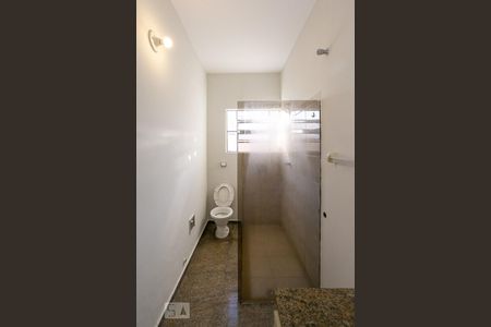 Casa à venda com 200m², 3 quartos e 3 vagasBanheiro da suíte