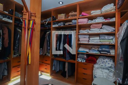 Apartamento à venda com 207m², 4 quartos e 4 vagasCloset do quarto 4