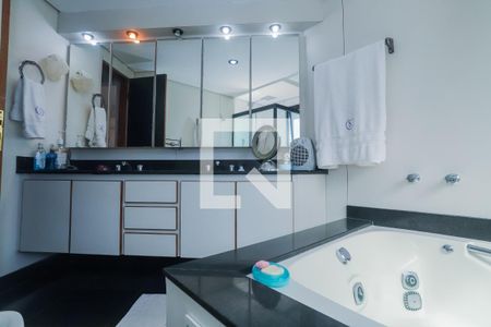 Apartamento à venda com 207m², 4 quartos e 4 vagasBanheiro do Quarto 4