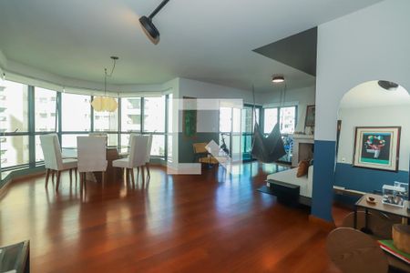 Apartamento à venda com 207m², 4 quartos e 4 vagasSala