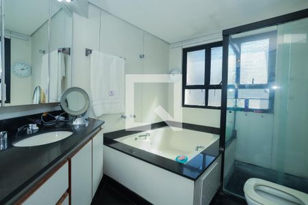 Apartamento à venda com 207m², 4 quartos e 4 vagasBanheiro do Quarto 4