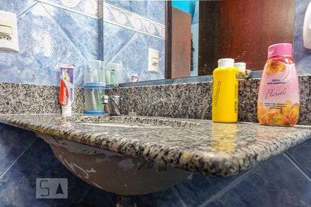 Casa de condomínio à venda com 180m², 4 quartos e 4 vagas Casa de condomínio à venda com 180m², 4 quartos e 4 vagasBanheiro Social