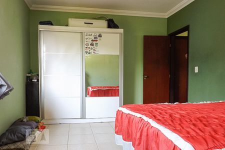 Casa de condomínio à venda com 180m², 4 quartos e 4 vagas Casa de condomínio à venda com 180m², 4 quartos e 4 vagasQuarto 2