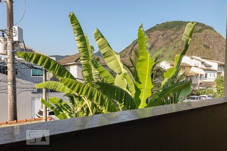 Casa de condomínio à venda com 180m², 4 quartos e 4 vagas Casa de condomínio à venda com 180m², 4 quartos e 4 vagasVaranda da Suite