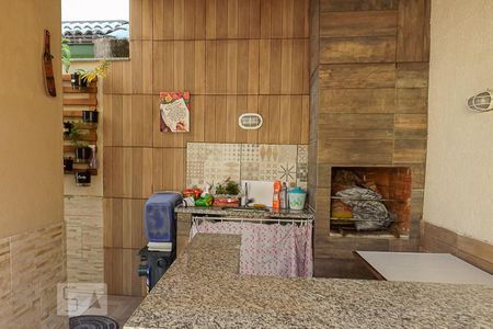 Casa de condomínio à venda com 180m², 4 quartos e 4 vagas Casa de condomínio à venda com 180m², 4 quartos e 4 vagasChurrasqueira