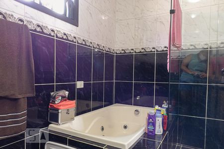 Casa de condomínio à venda com 180m², 4 quartos e 4 vagas Casa de condomínio à venda com 180m², 4 quartos e 4 vagasBanheiro da Suíte